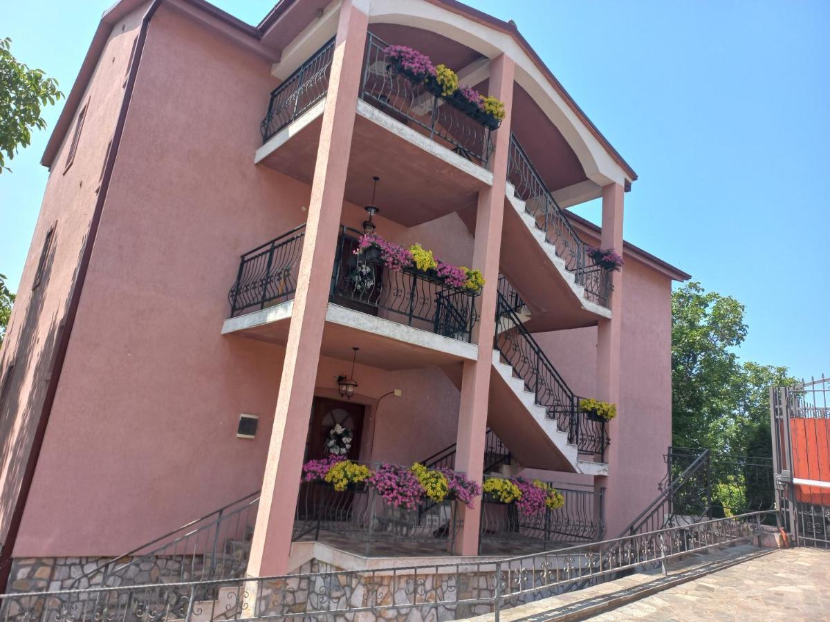 Villa Diana Apartments สโกเปีย ภายนอก รูปภาพ